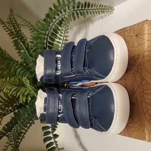 VEJA Esplar Mid Small Velcro Fured Leather- Toddler US Size 6